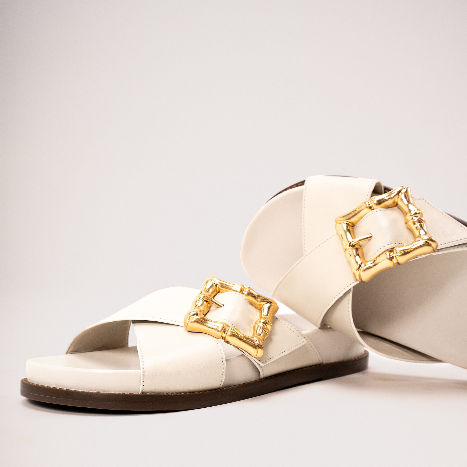 Enola Crossed Sporty Sandal Flats SPRING 24    - Schutz Shoes