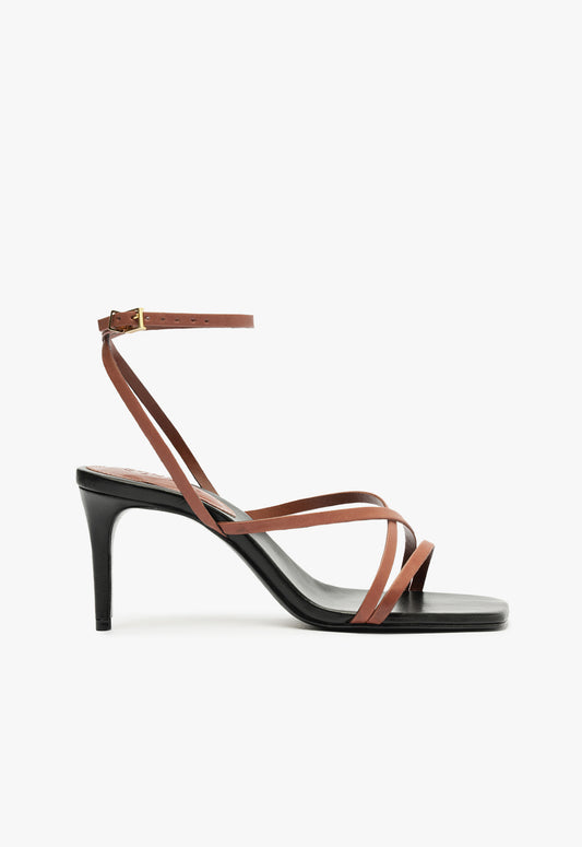 Bari Sandal Resort 25 5 Black Leather - Schutz Shoes