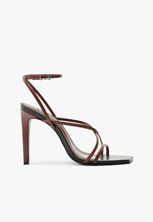 Bari Sandal Sandals Resort 25 5 Black Leather - Schutz Shoes