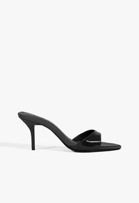 Go to related product Elodie Sandal