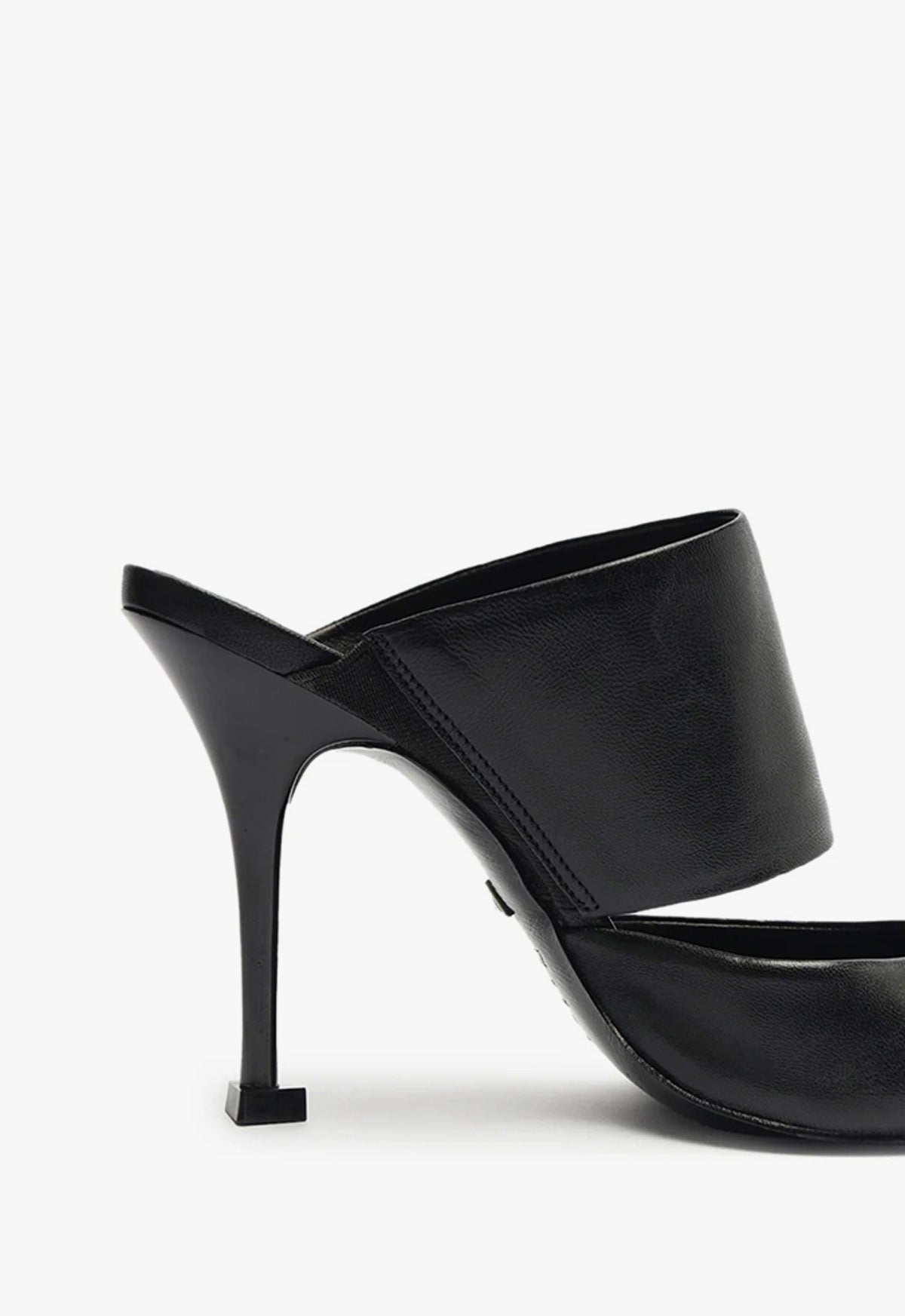 Quereda Leather Pump Pumps Pre Fall 24    - Schutz Shoes