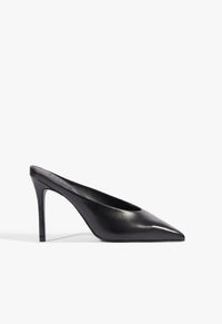 Go to related product Loren Leather Pump
