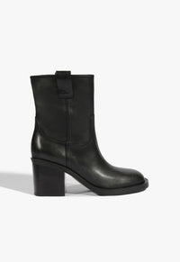 Go to related product Wyatt Leather Bootie