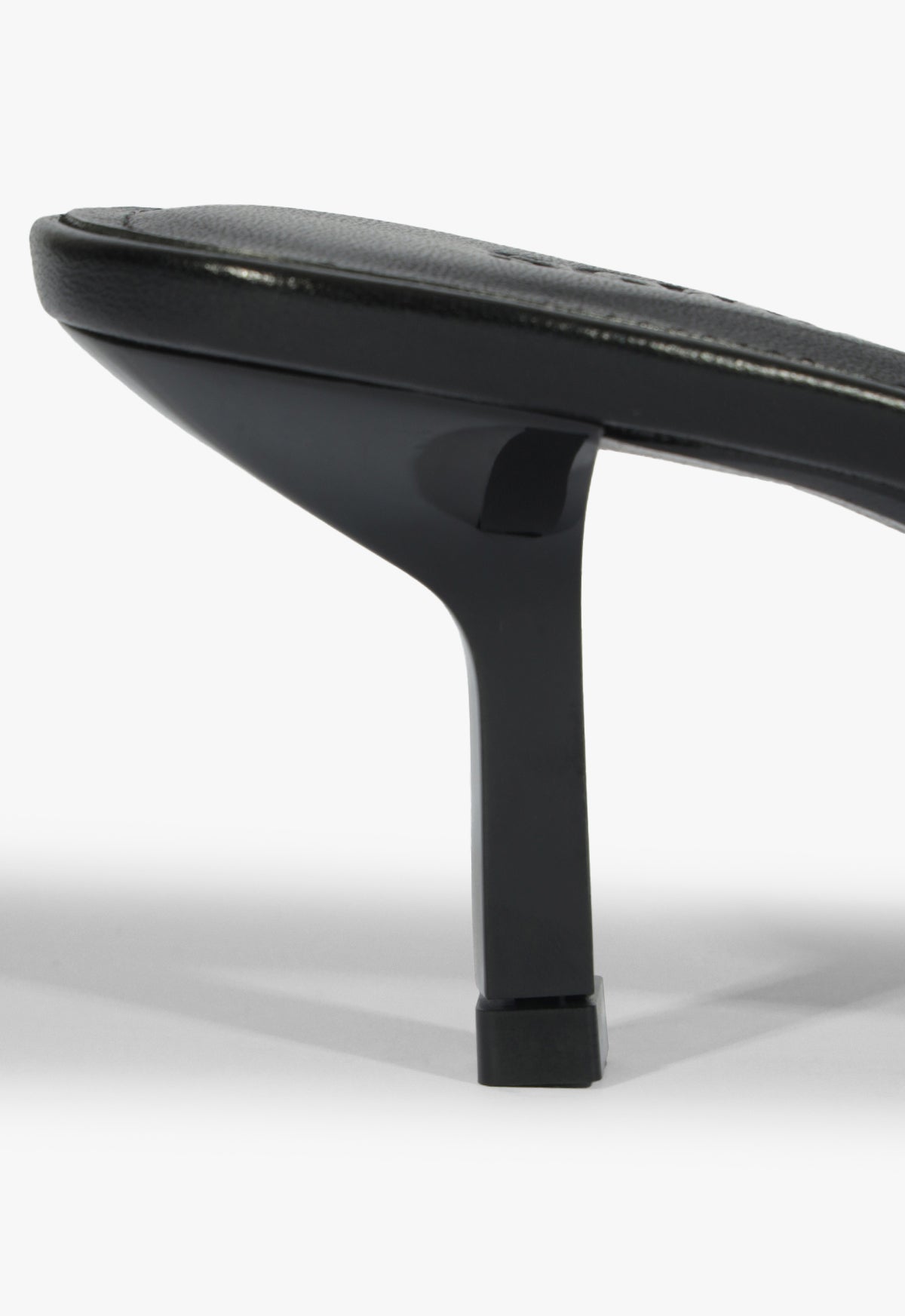 Judith Leather Sandal Resort 26 - Schutz Shoes