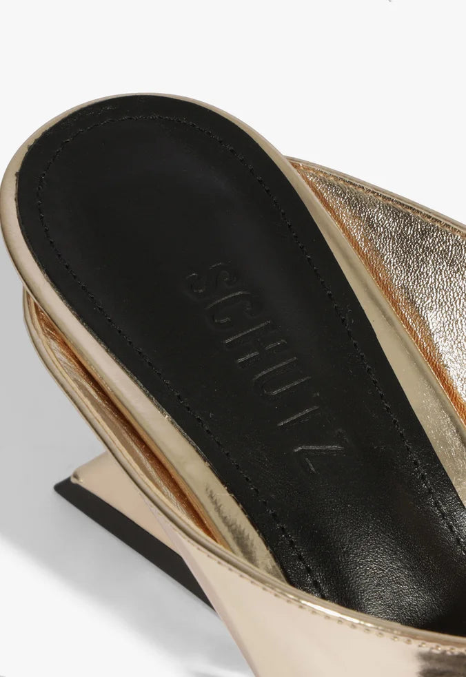 Betsy Sandal